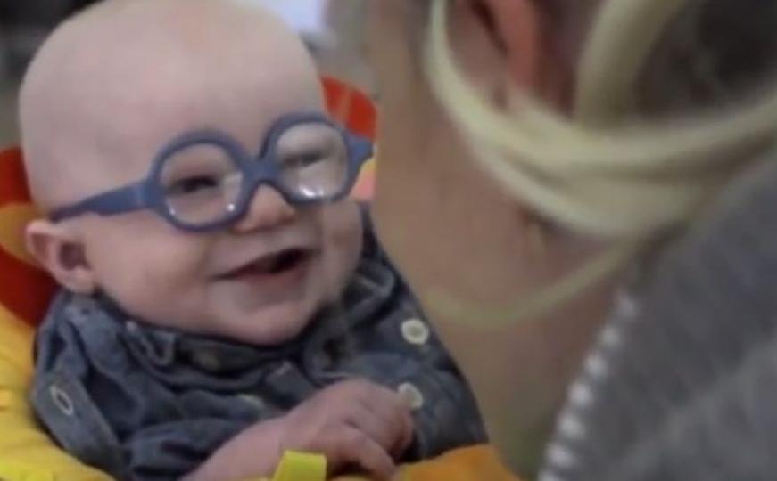 Sunce malo: Pogledajte trenutak kad bebica prvi put vidi svoju mamu (VIDEO)