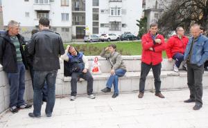 FOTO: Očajni radnici Unis Toolsa pred zgradom Vlade FBiH