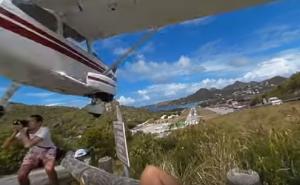 Pogledajte kako je fotograf zamalo poginuo snimajući slijetanje aviona (VIDEO)