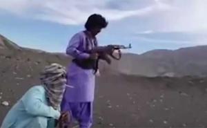 Kako u Pakistanu pripaljuju cigarete: 'Zdravo, imaš li možda kalašnjikov?' (VIDEO)