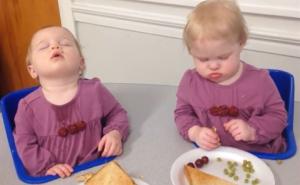 Kako to izgleda kad su bebe gladne, ali i pospane? (VIDEO)