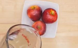 Istina je odvratna: Šta se nalazi na jabukama koje kupujemo u prodavnicama (VIDEO)