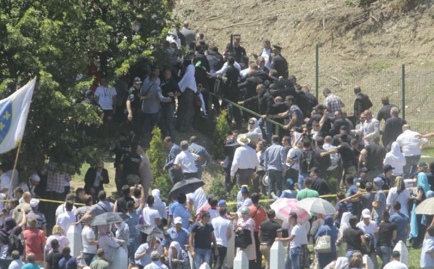Dragan Lukač: MUP RS-a podnio izvještaj protiv šest osoba zbog napada na Vučića u Srebrenici
