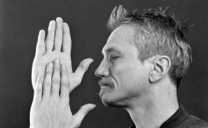 Ja, Ena nisam tvoj sin, zapamti to...: Haustor, Rundek i pjesma dana (VIDEO)