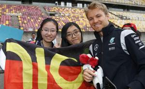 Formula 1: Rosberg startuje prvi u Kini, Hamilton na začelju