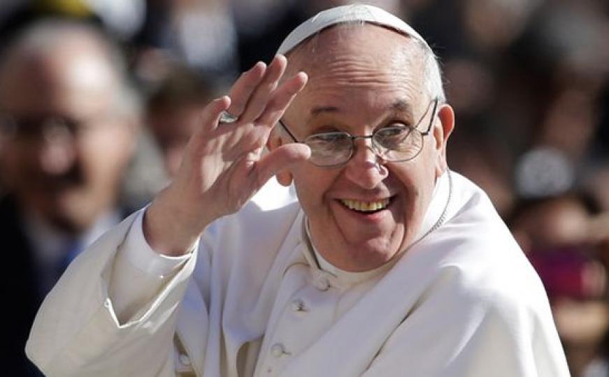 Papa sa sobom u Rim poveo 12 izbjeglica s Lezbosa