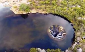 Zastrašujuća rupa koja guta sve pred sobom (VIDEO)