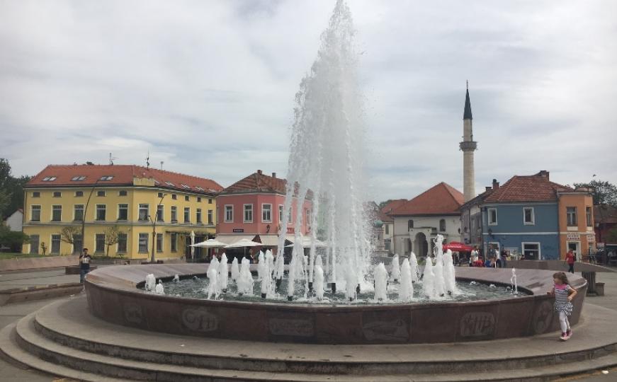 FOTO: Nedjeljna šetnja lijepom Tuzlom 