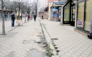 Metalnim šipkama pretukli mladića u Maloj aleji na Ilidži