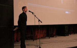 Mladi bh. umjetnik Ajdin Hasanić napunio dvoranu u Srbiji (FOTO)