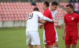 Samo u Bosni i Hercegovini: Navijači Jedinstva roštiljali na tribini (FOTO)