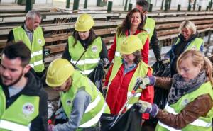 Kako to rade u Beču: Hiljade građana s komunalcima čiste svoj grad (FOTO)