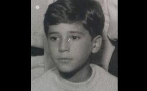 Možete li prepoznati ovog poznatog pjevača?