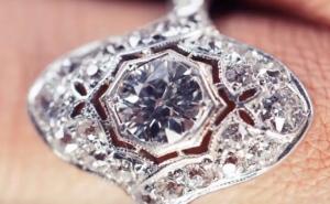 100 godina predivnih haljina