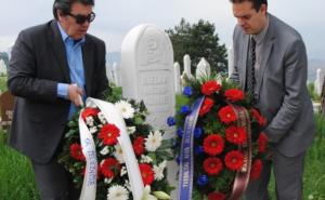 FK Željezničar i FK Sarajevo odali počast preminulim navijačima