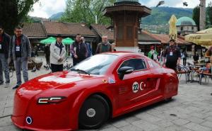 Na Baščaršiji predstavljen trkaći električni automobil