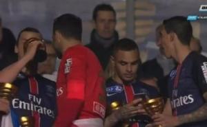 Ibrakadabra isprobavao pehar kao čašu