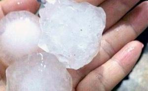 Padao grad veličine loptice za golf, osam mrtvih