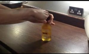 Otvorite pivo pomoću lista papira