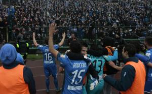 Veliko slavlje Plavih igrača i navijača nakon trijumfa nad gradskim rivalom