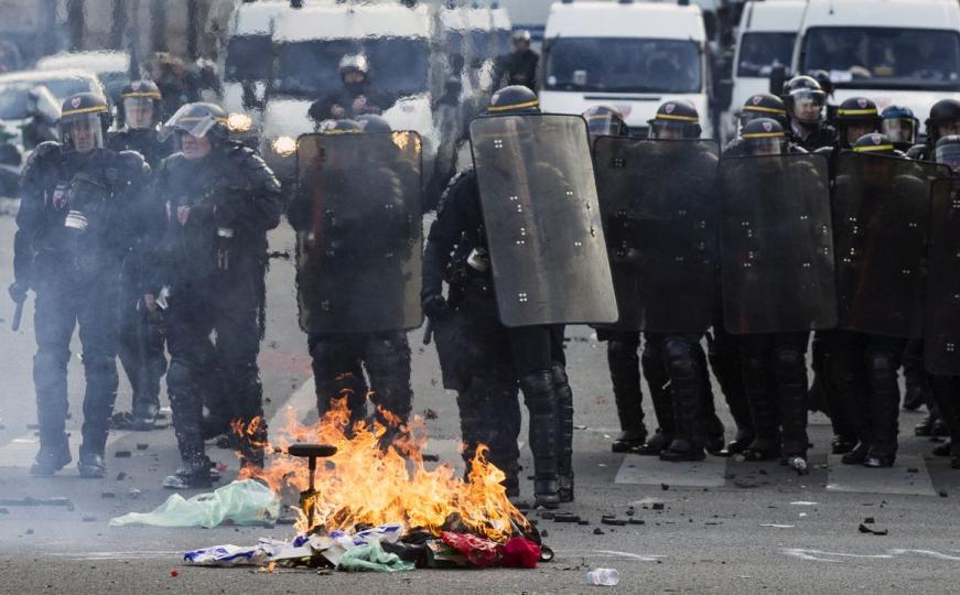 Nastavljeni sukobi u Parizu, policija privela 27 osoba