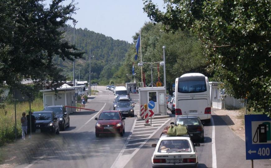 Od jutros gužve na granici, čeka se i do sat vremena