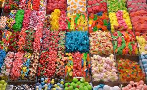 Najmanje 33 osobe preminule od trovanja slatkišima 