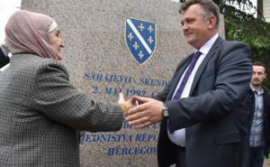 Postavljena spomen ploča herojima opkoljenog grada