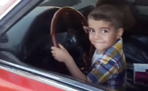 Policija u automobilu zaustavila trogodišnjaka