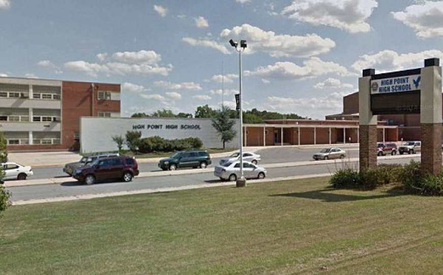 U pucnjavi u srednjoj školi ubijena jedna osoba