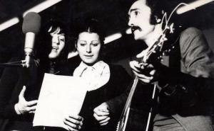 Ismeta Dervoz: Svirajući na podu dnevne sobe, sate je pretvarala u minute