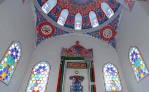 Prvi ezan i ulazak vjernika u Ferhadiju 