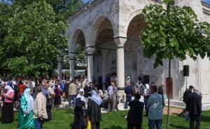 Nakon otvorenja: Veliki broj vjernika uživa u ljepoti Ferhat-pašine džamije u Banjoj Luci