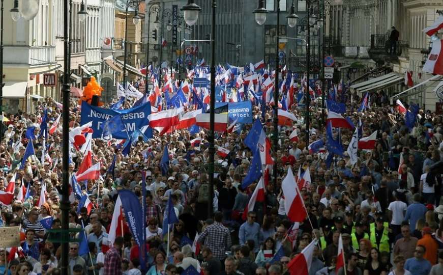 Poljska: Stotine hiljada ljudi na antivladinim protestima