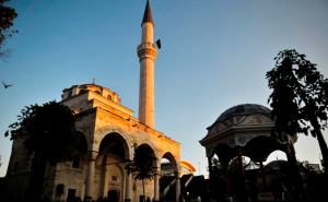 Banja Luka: U haremu Ferhadije i u prvim večernjim satima veliki broj vjernika