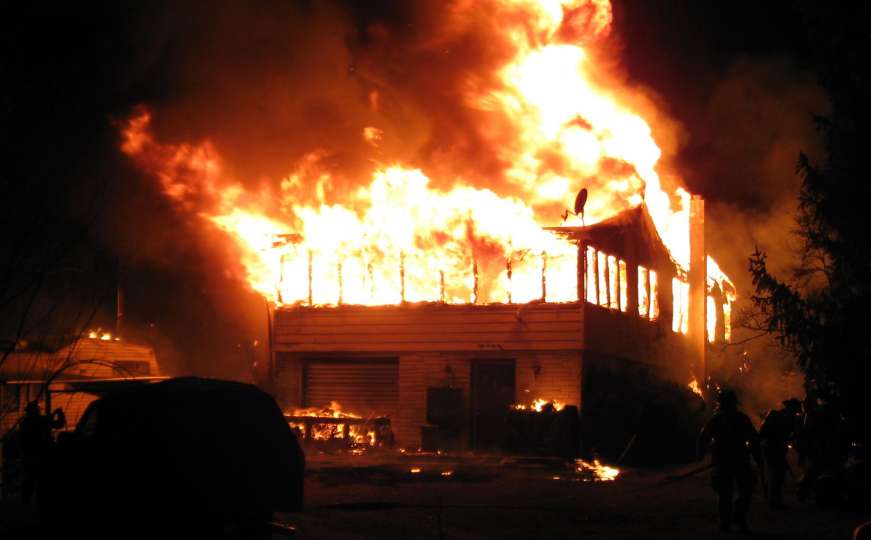 Petočlana porodica stradala u požaru kuće