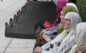 Ispraćaj tabuta za sutrašnju dženazu u Bratuncu