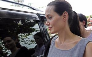 Angelina Jolie preuzela troškove školovanja 12 djece iz iste porodice u Kambodži