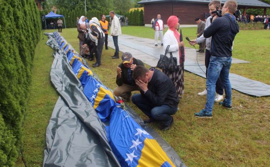 Dženaza u Veljacima: Ukopani posmrtni ostaci 13 bratunačkih Bošnjaka