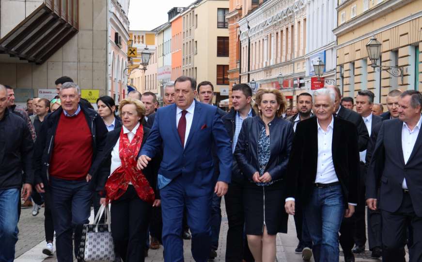 Dodik stigao na proteste: Prisutni ga pozdravili aplauzom