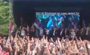 Poruka građana iz banjalučkog parka uz tri prsta 