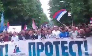Opozicija krenula u šetnju: Okrenuli leđa vlastima