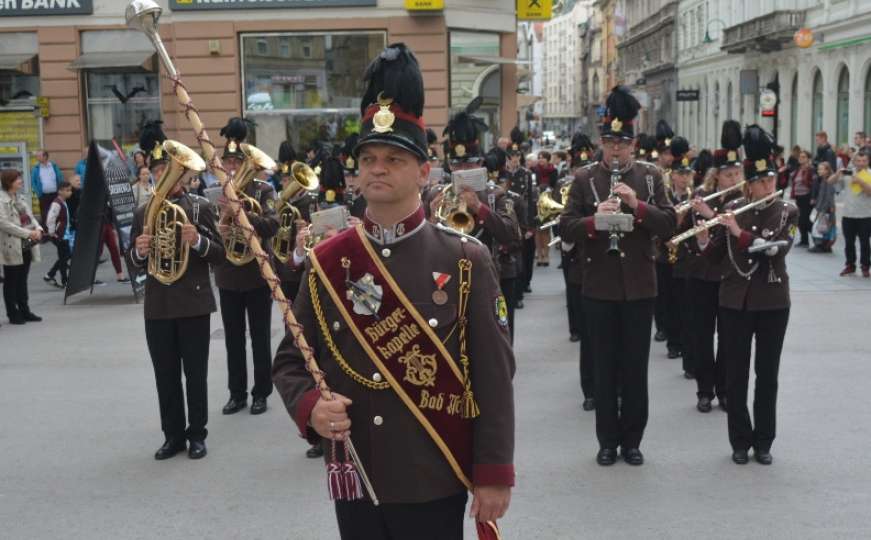 Austrijski Limeni orkestar prodefilovao gradom, građani oduševljeni