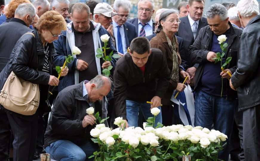 Delegacija RS i roditelji vojnika JNA položili cvijeće na Brčanskoj Malti