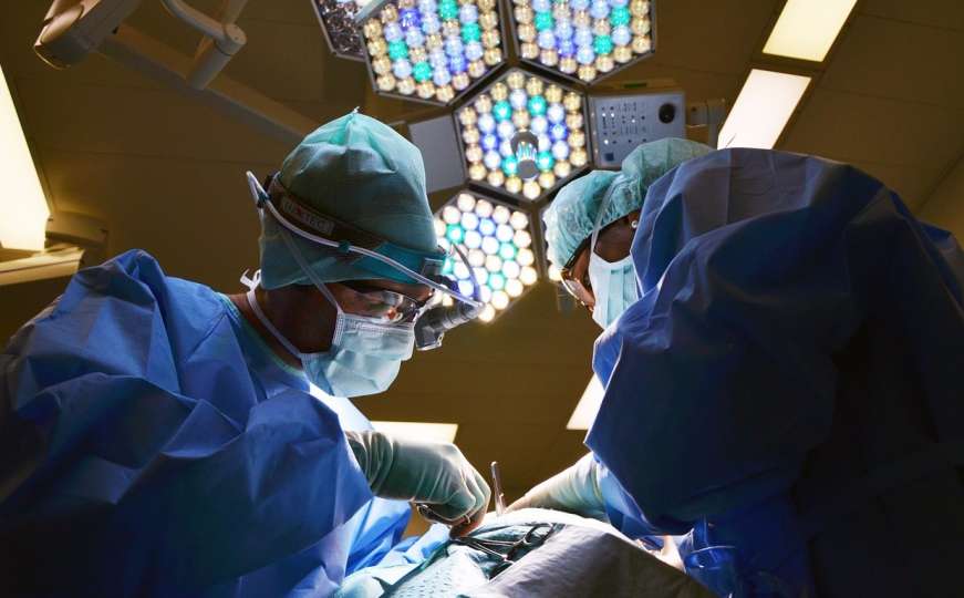 Muškarcu transplantiran polni organ nakon 15-satne operacije