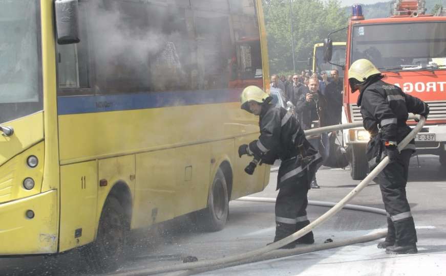 Zapalio se GRAS-ov minibus u vožnji