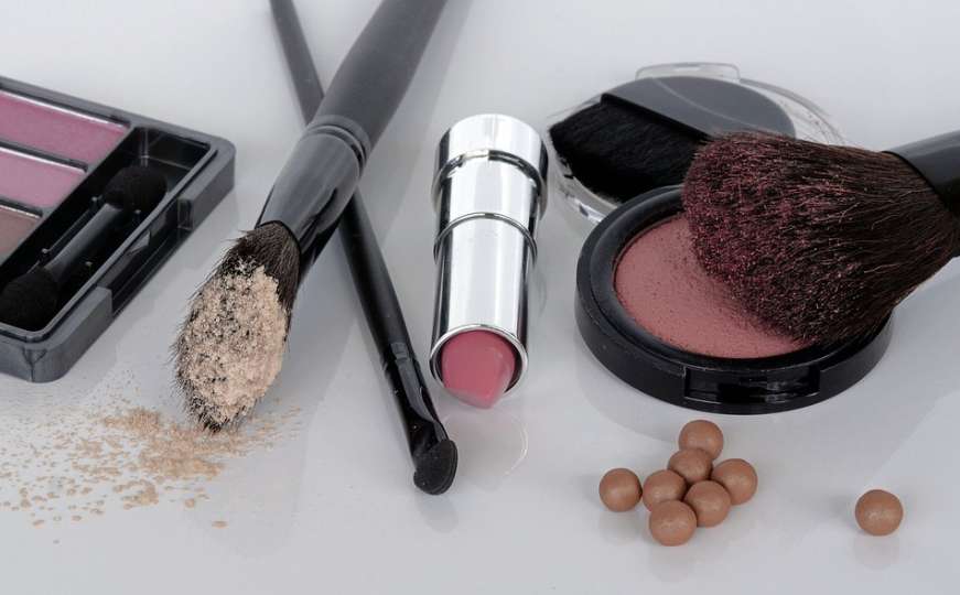 Tehnike i trikovi za šminkanje koje svaka žena mora znati 