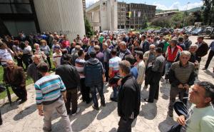 Nezadovoljni radnici Krivaje blokirali magistralni put M17