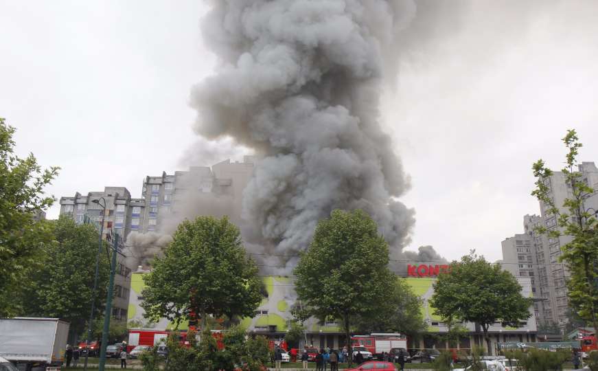 Požar u Sarajevu: Evakuacija obližnje zgrade, vatrogasci tvrde - vatra pod kontrolom