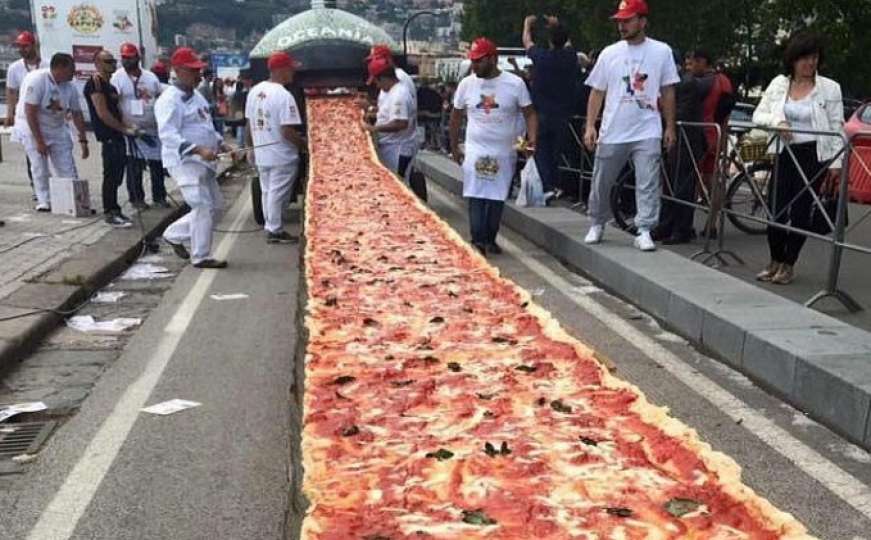 Ispekli i podijelili najveću picu na svijetu